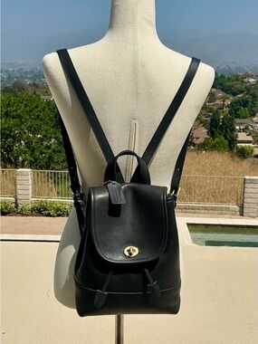 Vintage Coach Day Pack in navy turn lock key